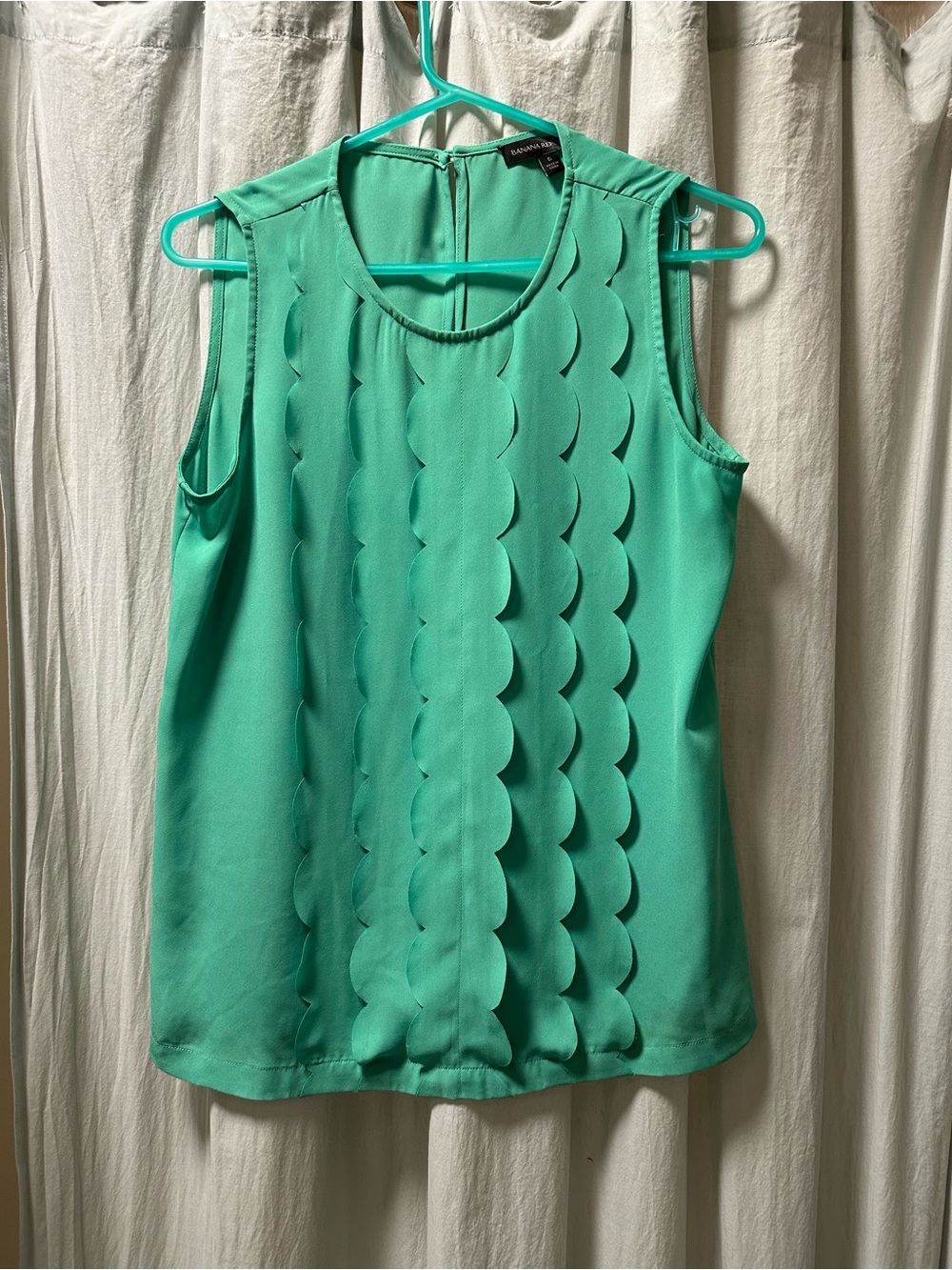 Banana Republic Mint Green Scallop-Front Sleeveless Top